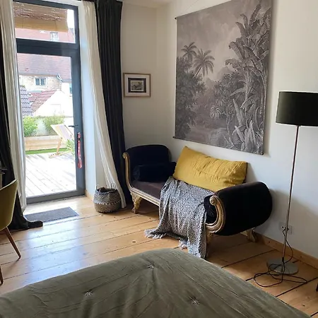La Maison Cachee Bed & Breakfast *