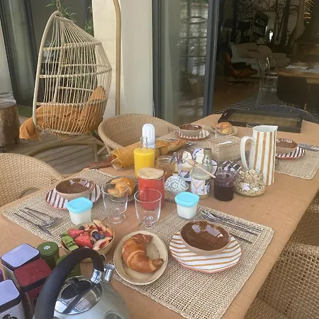 La Maison Cachee Bed & Breakfast