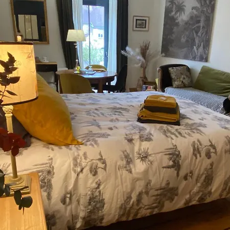 La Maison Cachee Bed & Breakfast