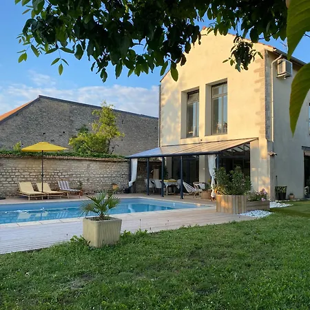 La Maison Cachee Bed & Breakfast *