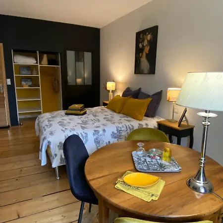 La Maison Cachee Bed & Breakfast