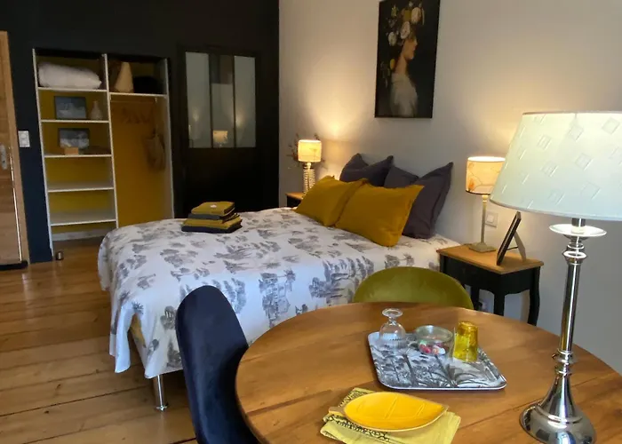 La Maison Cachee Bed & Breakfast